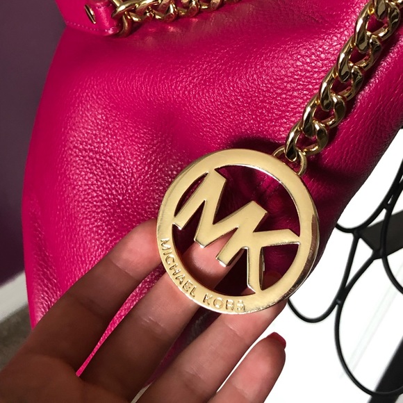 Michael Kors Jet Set Fuchsia Medium Chain Tote - Picture 3 of 8